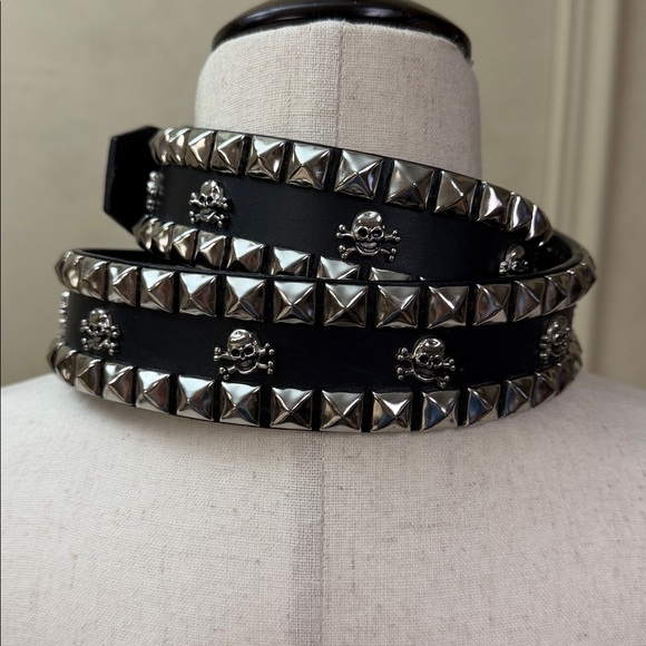 Black Studded Skull leather belt - Picture 3 of 4